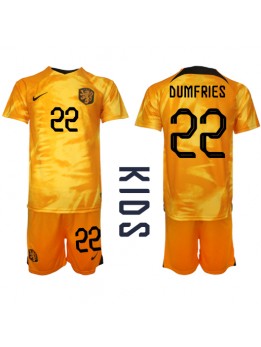 Otroški Nogometna dresi replika Nizozemska Denzel Dumfries #22 Domači SP 2022 Kratek rokav (+ hlače)